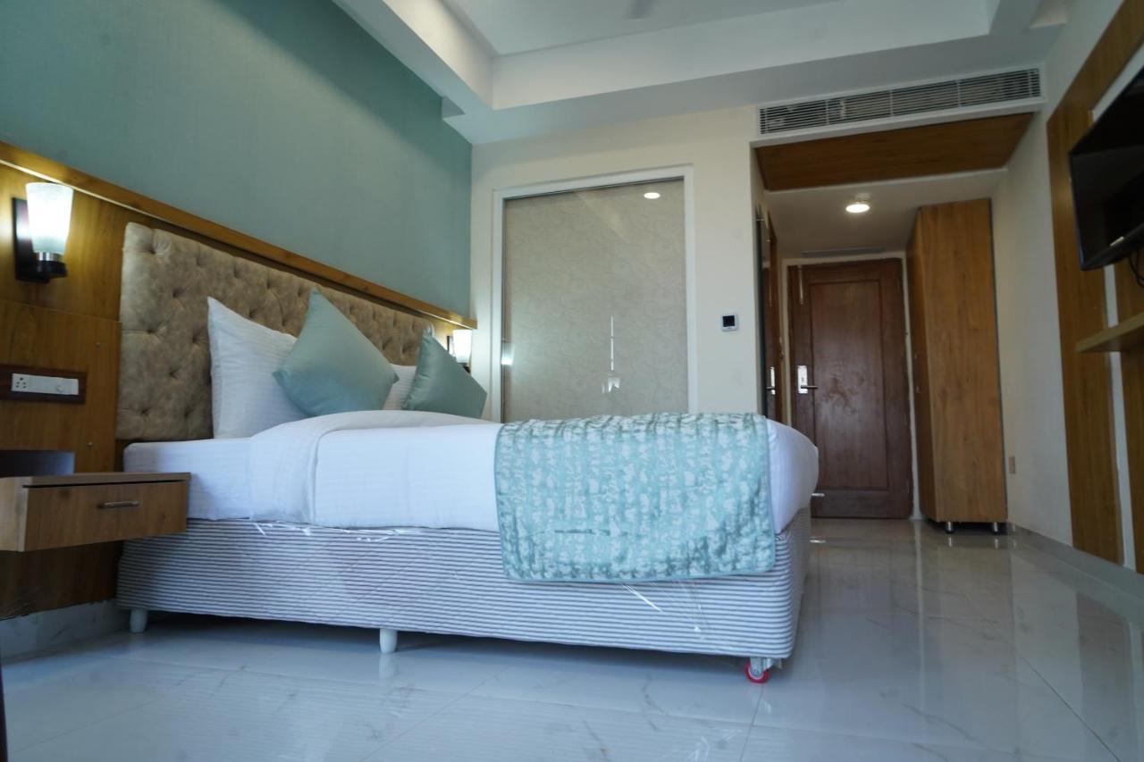 Hotel Shanti Sagar Kharar Kültér fotó