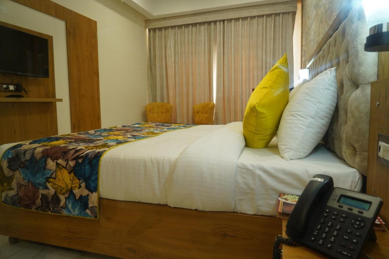 Hotel Shanti Sagar Kharar Kültér fotó