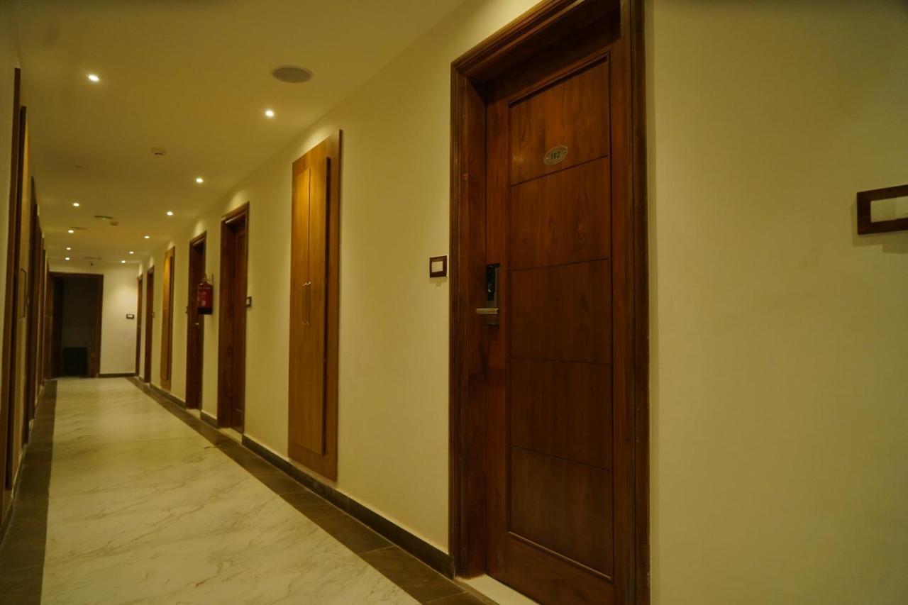 Hotel Shanti Sagar Kharar Kültér fotó